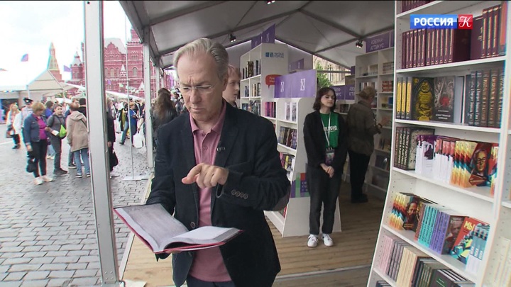 Maria Bregman’s books are presented at a book exhibition on Red Square